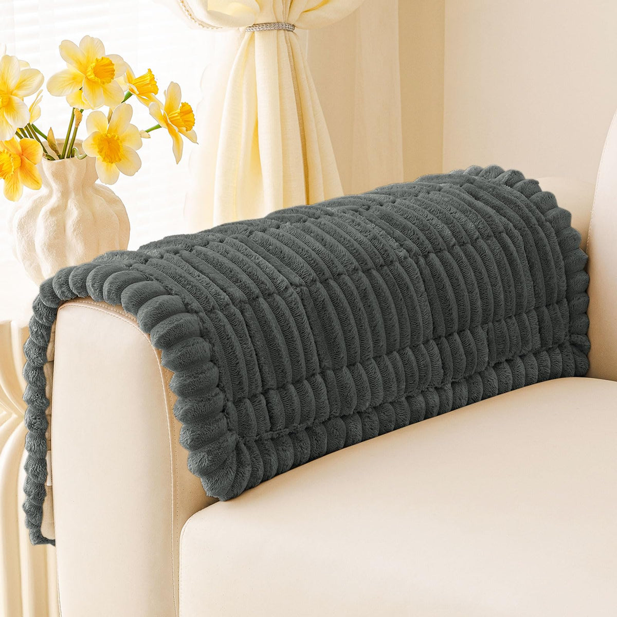 Smiry Couch Cover for Dogs, Non Slip Washable Sofa Protector for Pets, Soft Furniture Cover for Pet, Stylish Sofa Covers, Cozy Protect Against Fur, Dirt & Everyday Messes